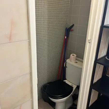 Apartment Agreable Climatise Devant La Avec Parking *