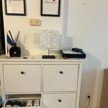 Apartment Agreable Climatise Devant La Avec Parking